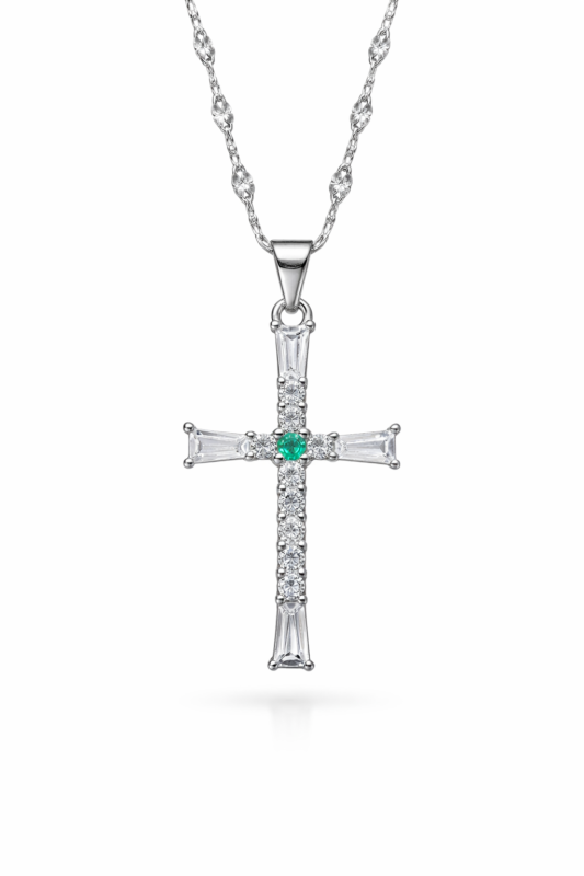 Dije Cruz Lumière en plata 925 con esmeralda natural y circones – Ruby Éternelle